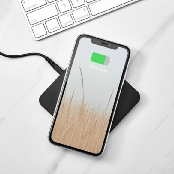 Insignia 15W Qi Wireless Charging Pad (NS-MQP15W22K-C) - Picture 4 of 4